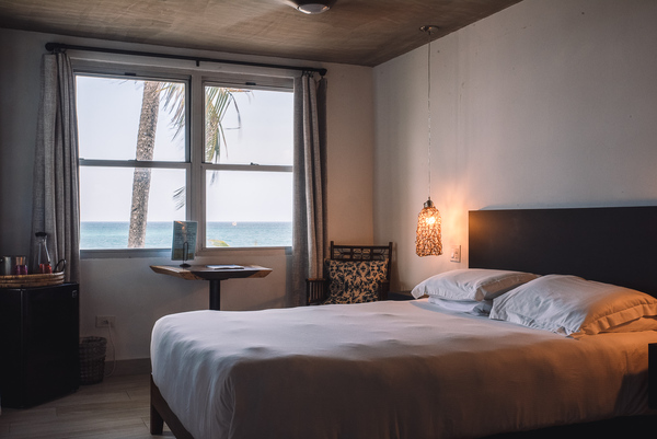 N1 Beach House - Ocean View Photo 3