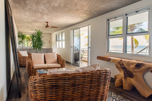 N1 Beach House - Deluxe Photo 11